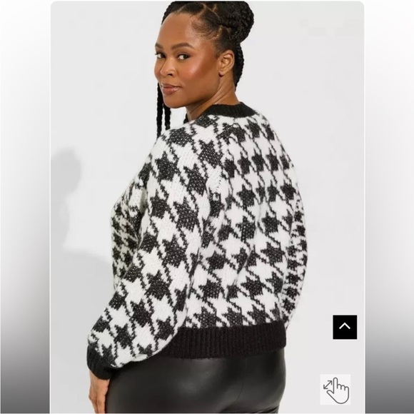 Torrid Black and White Patterned Cardigan - Picture 2 of 5